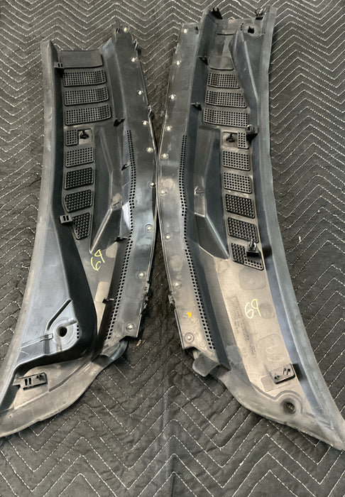 2017 FORD F250 F350 SUPER DUTY WINDSHIELD WIPER VENT COWL PANEL OEM