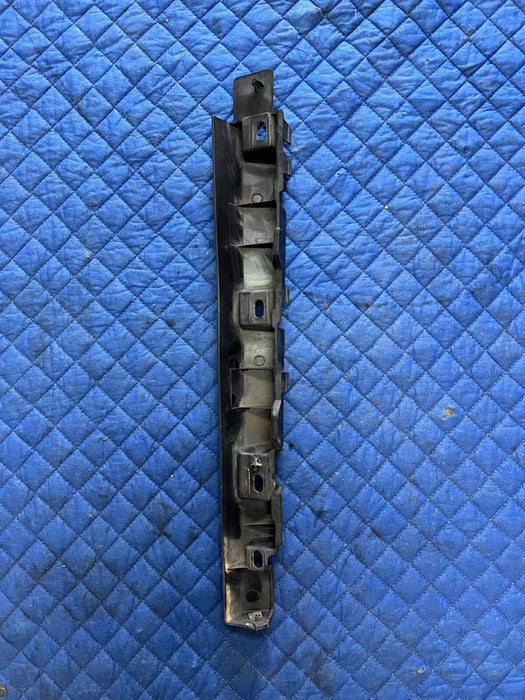 2012 AUDI R8 V8 OEM REAR LEFT DRIVER SIDE SKIRT ROCKER MOUNT BRACKET 420853921