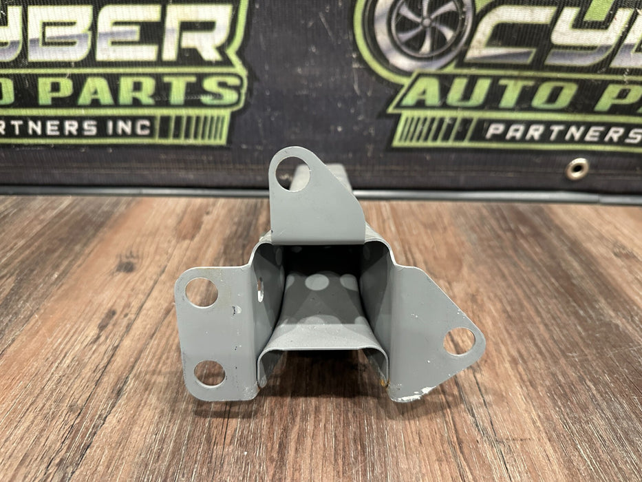 2010 NISSAN 370Z LEFT RIGHT REINFORCEMENT SUPPORT BRACKET PAIR OEM