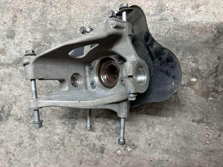 2018 AUDI R8 REAR RIGHT SUSPENSION HUB KNUCKLE OEM