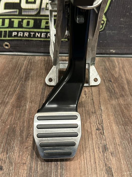 2017 AUDI R8 BRAKE PEDAL ASSEMBLY OEM