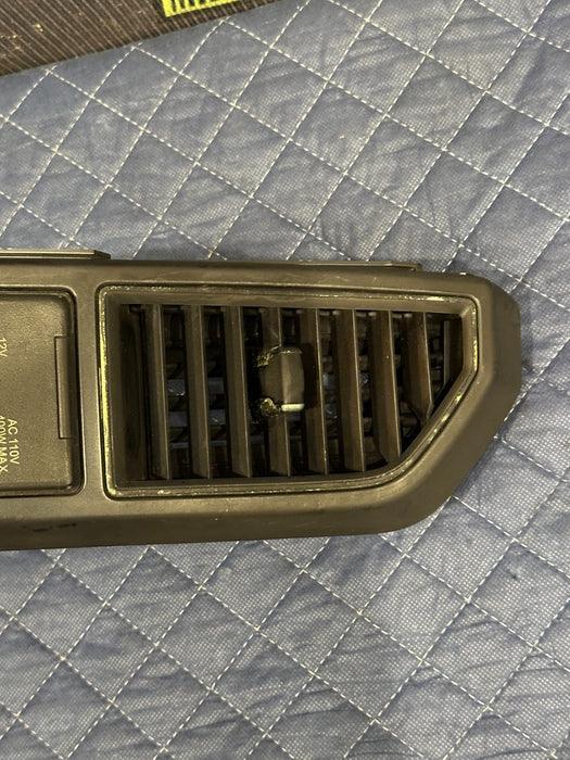 2020 FORD F250 F350 F450 XLT DASHBOARD DASH PASSENGER RIGHT AIR VENT OEM *WEAR*