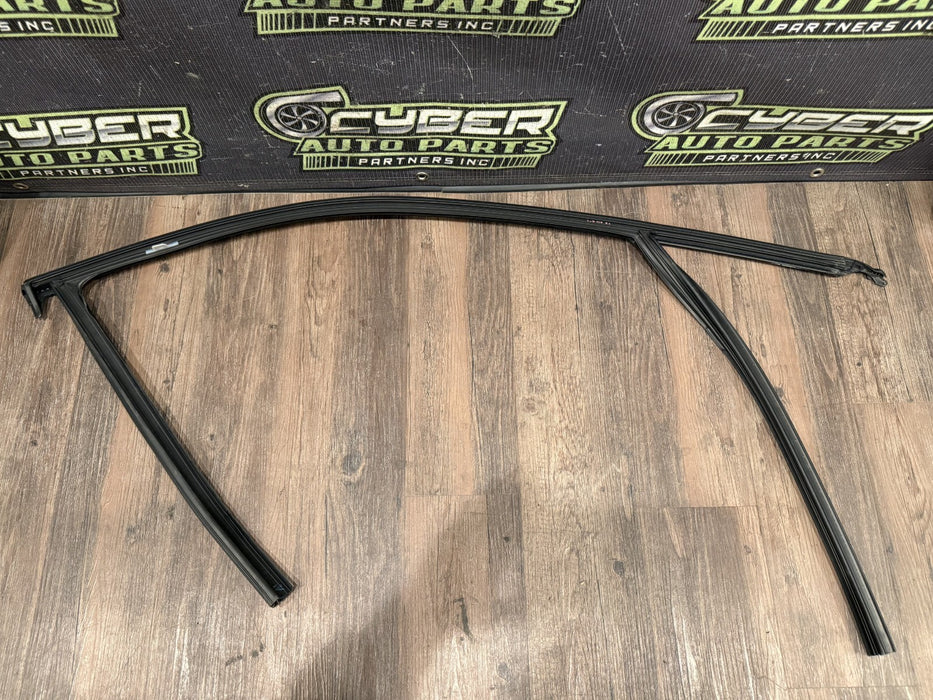 2024 BMW M3 M4 G80 G82 FRONT LEFT DOOR SEAL OEM 7407403