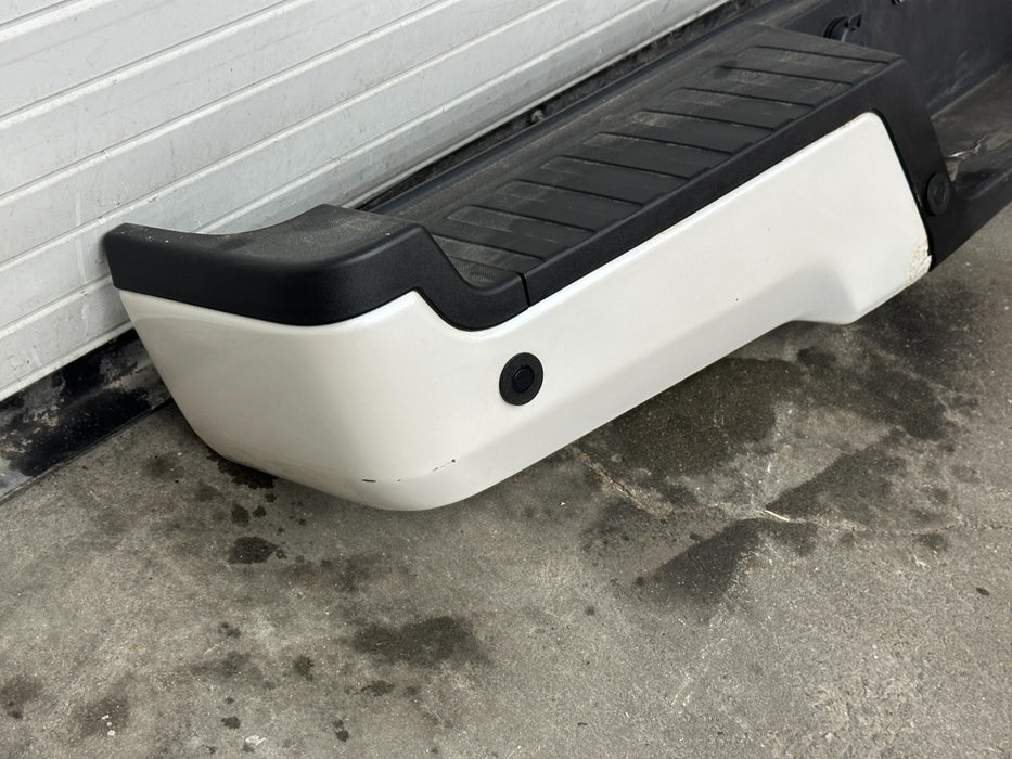 2017-2019 FORD F450 REAR BUMPER OEM TRI COAT WHITE (UG) *WEAR/RUST*