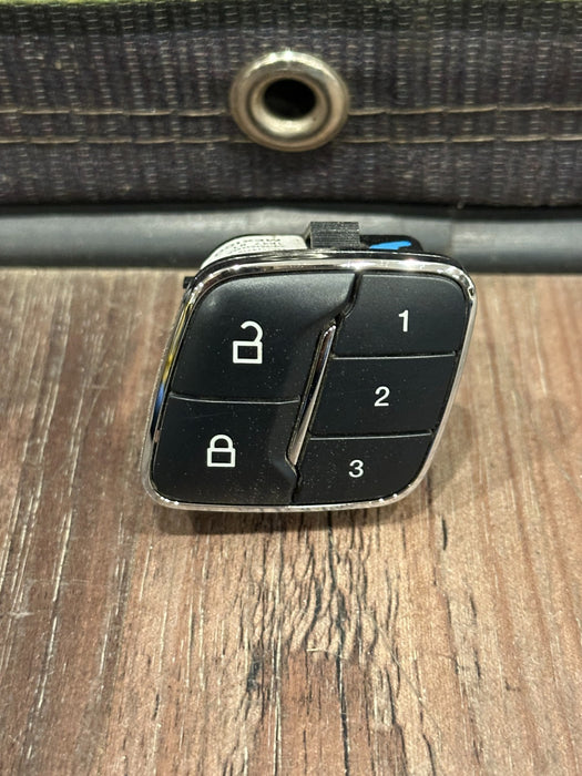 2017-2019 FORD F250 F350 F450 FRONT LEFT DOOR LOCK UNLOCK BUTTON SWITCH OEM
