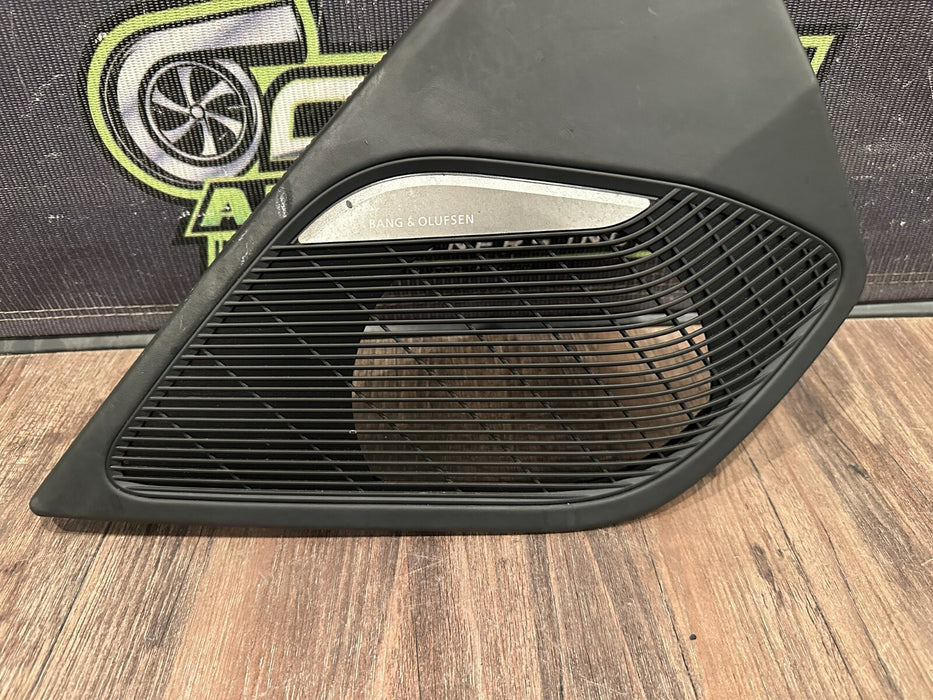 2021 AUDI R8 LEFT B&O DOOR PANEL SPEAKER COVER OEM 4S1 868 091 G *WEAR/READ*