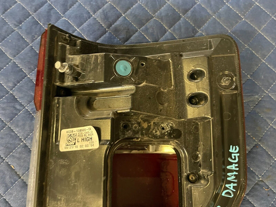 2017-2019 FORD F250 F350 F450 DRIVER LEFT TAILIGHT OEM *WATER DAMAGE*