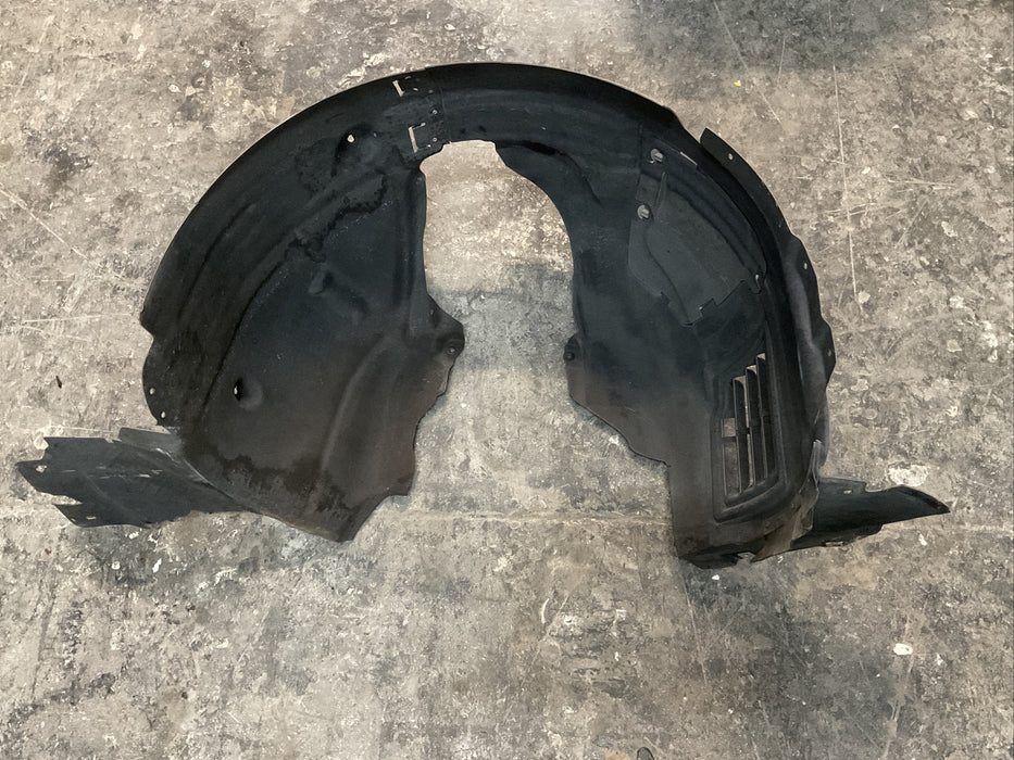 2017 MERCEDES-BENZ C63 AMG FRONT RIGHT WHEELHOUSE FENDER LINER *TORN*2056903706