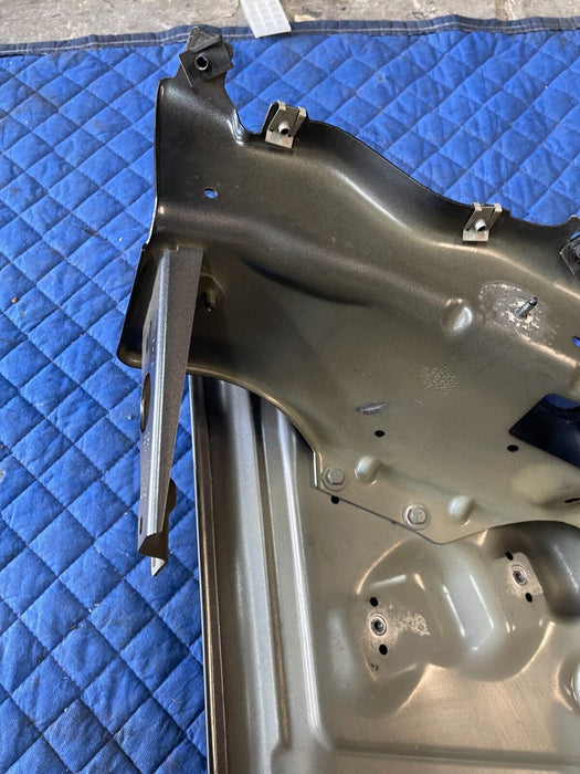 2012 AUDI R8 4.2L V8 OEM REAR RIGHT PASSENGER SIDER REAR QUARTER PANEL 420809854