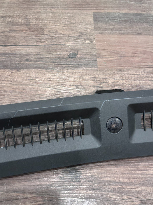 2017 NISSAN TITAN XD RESERVE DASH DASHBOARD DEFROST VENT TRIM PANEL OEM