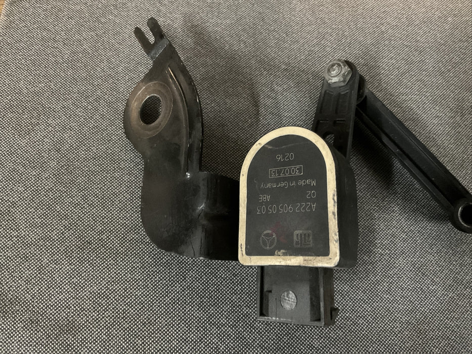 2014 MERCEDES W222 S550 HEADLIGHT AUTO LEVEL SENSOR FRONT LEFT OEM