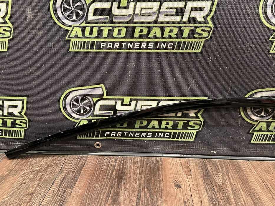 2020 BMW M4 F82 FRONT RIGHT DOOR WINDOW FRAME MOULDING OEM