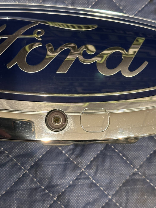 2017-2019 FORD F250 F350 F450 GRILLE EMBLEM WITH CAMERA OEM