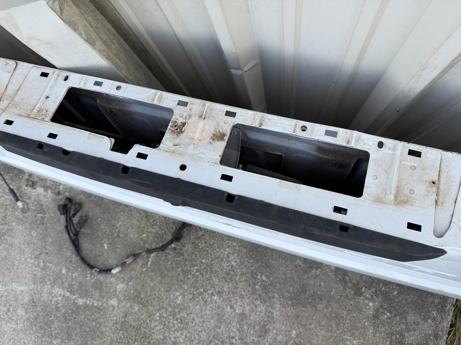 2020 2021 2022 FORD F250 F350 F450 LARIAT TAILGATE OXFORD WHITE OEM *DAMAGE*