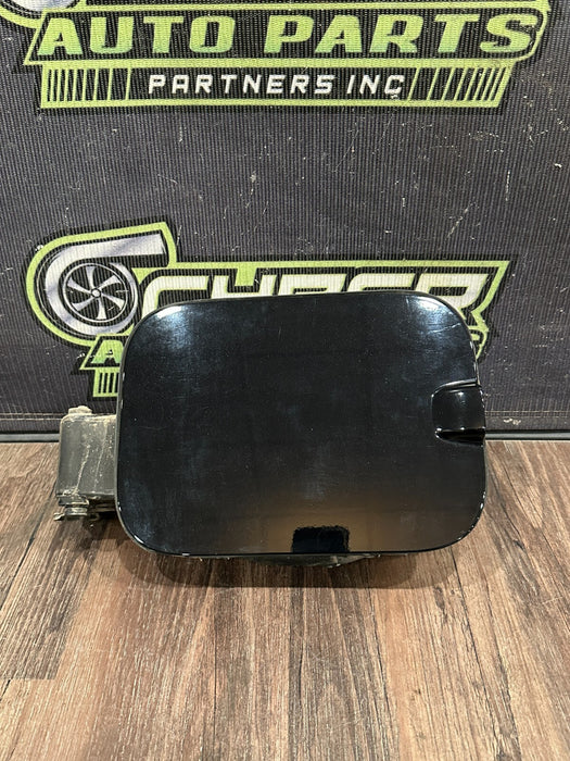 2023-2024 FORD F350 FUEL GAS DOOR LID ASSMEBLY AGATE BLACK (UM) OEM