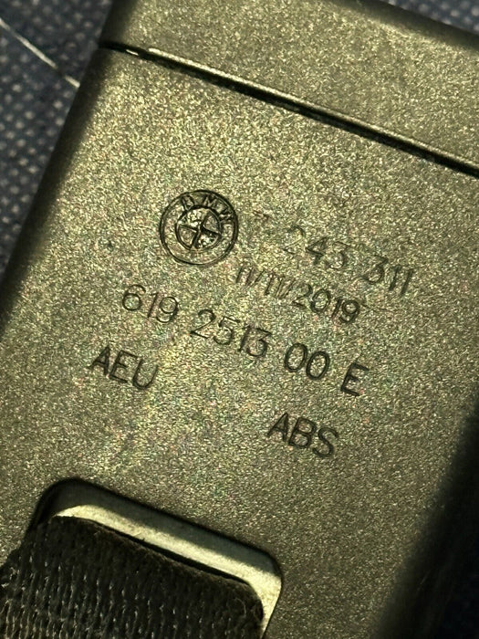 2020 BMW M4 F82 REAR SEAT REAR LEFT SEATBELT BUCKLE RECIEVER PAIR OEM