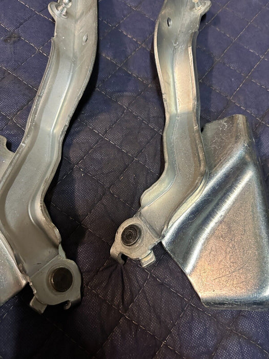 2016 2019 NISSAN TITAN XD LEFT RIGHT HOOD HINGE PAIR OEM