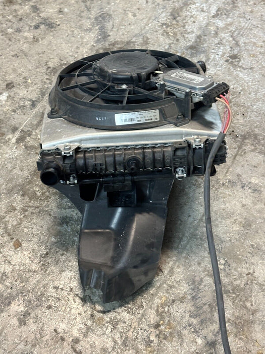 2014 AUDI R8 FRONT DRIVER LEFT RADIATOR 420 121 281 420121281 ASSEMBLY ~READ~