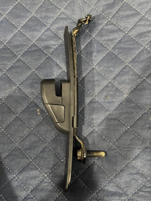 2017 FORD F250 F350 F450 LARIAT RIGHT SEATBELT ADJUSTER BRACKET BLACK ~WEAR ~