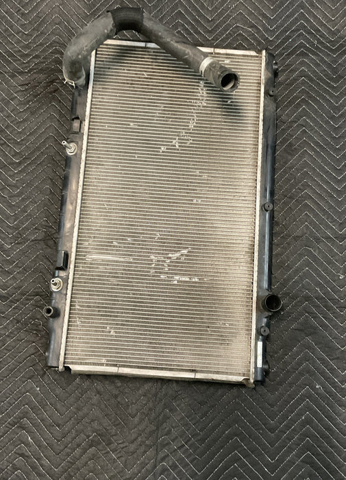 2014 2015 INFINITI Q50 3.7L V6 VQ37VHR REAR MAIN LARGER RADIATOR OEM ~DAMAGE~