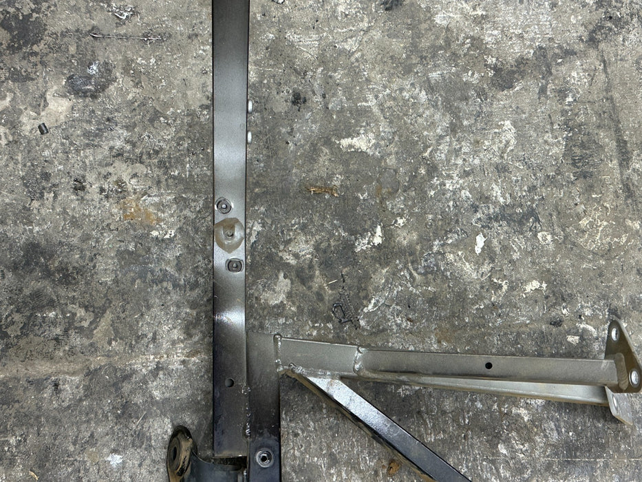 2014 AUDI R8 FRONT LEFT FENDER RADIATOR SUPPORT STRUCTURE MOUNT BRACKET OEM