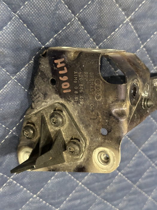 2014 AUDI R8 FRONT DRIVER LEFT FENDER BRACKET 420 806 419 OEM