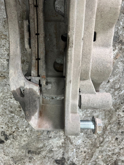 2016 2019 NISSAN TITAN XD FRONT DRIVER'S BRAKE CALIPER W/ BRAKE HOSE OEM