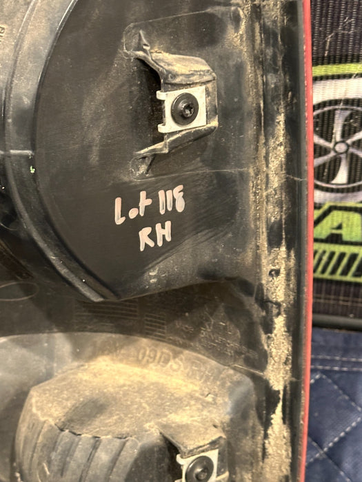 2015 DODGE RAM 2500 PASSENGER RIGHT HALOGEN TAIL LIGHT OEM *SCUFFS #3*