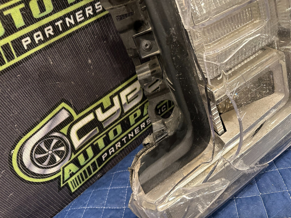 2017-2019 FORD F250 F350 F450 DRIVER LEFT LED HEADLIGHT OEM ~DAMAGE CRACKED~