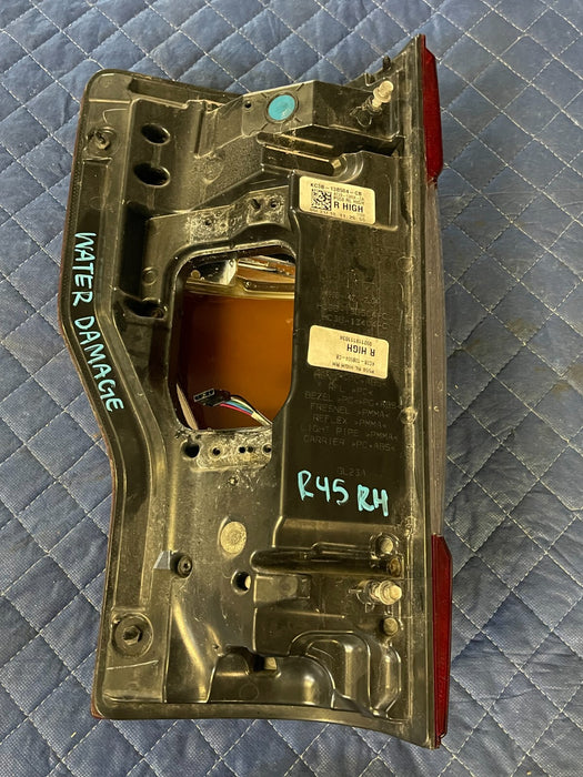 2017-2019 FORD F250 F350 F450 PASSENGER RIGHT TAIL LIGHT OEM *WATER DAMAGE*