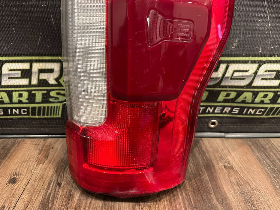2017-2019 FORD F250 F350 F450 RIGHT LED TAIL LIGHT OEM *PARTS ONLY!* *WEAR 5-11*