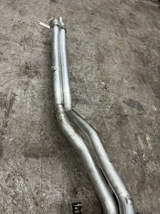 2014 AUDI R8 OEM UNDERBODY CENTER COOLANT PIPE LINE HOSE TUBE 420 121 050 B