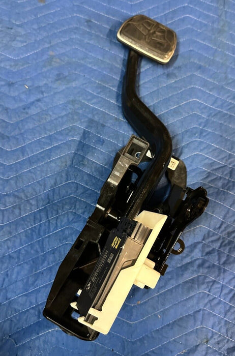 2020 BMW M8 COMPETITION F93 G16 OEM BRAKE PEDAL ASSEMBLY D2687427305 687427305