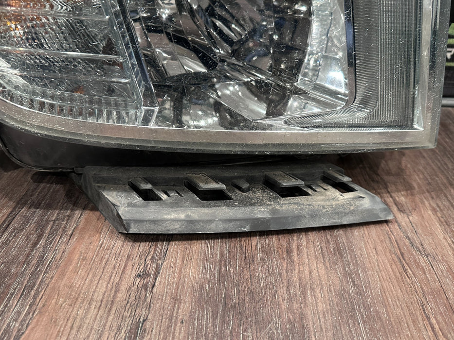 2017 NISSAN TITAN XD PASSENGER RIGHT LED HEADLIGHT OEM *INTERNAL STRESS CRACKS*