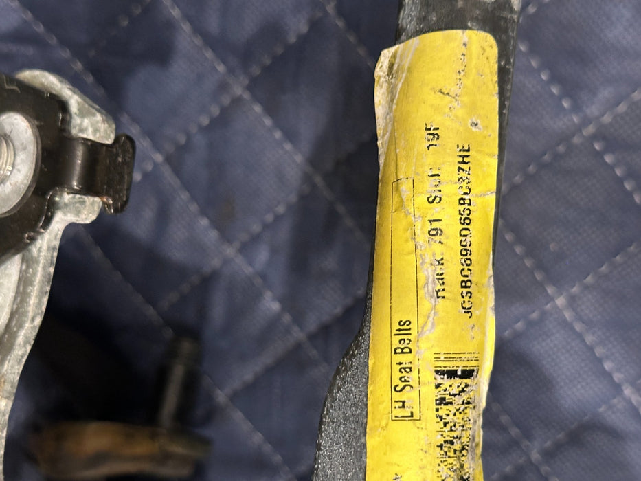 2017-2019 FORD F250 F350 F450 XLT FRONT LEFT DRIVER SEAT BELT SEATBELT OEM ~WEAR