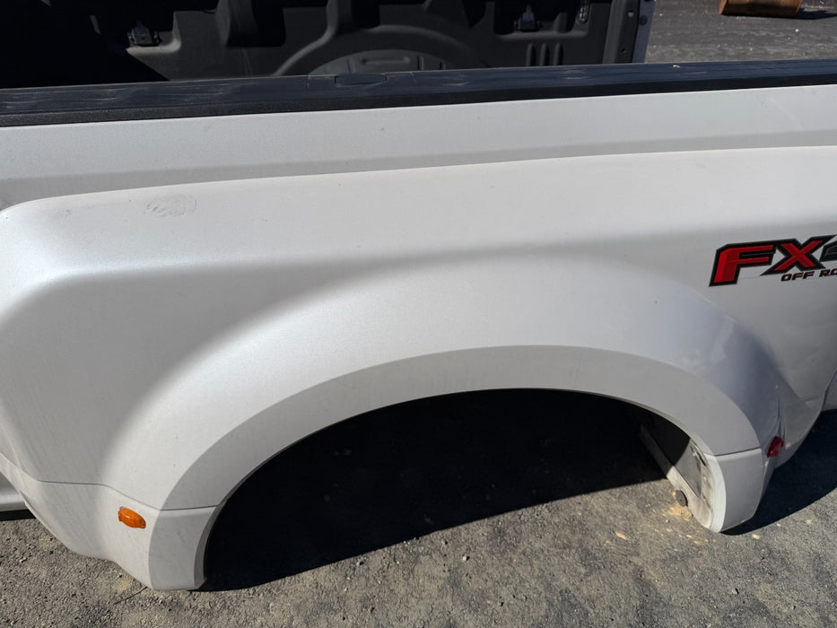 2017 2018 2019 FORD F350 F450 PLATINUM BED 8' TRI-COAT METALLIC WHITE (UG)