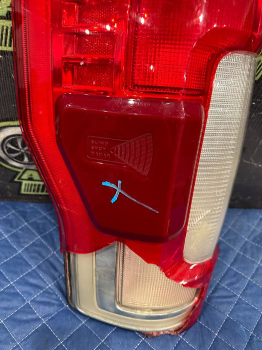 2017-2019 FORD F250 F350 F450 DRIVER LEFT LED TAIL LIGHT OEM *CHIPPED*