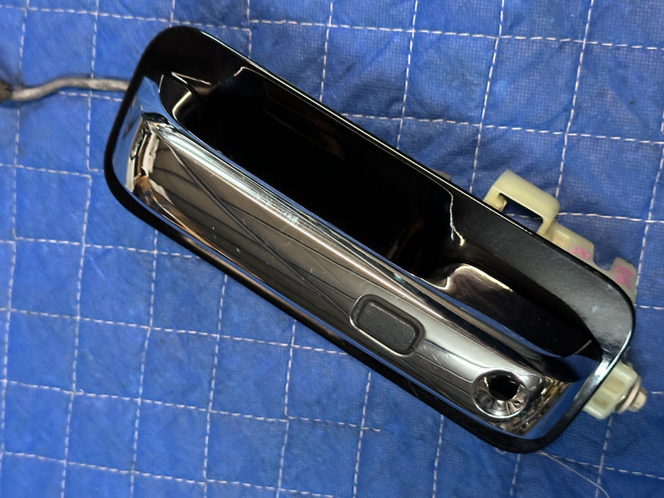 2022 FORD F250 F350 F450 FRONT LEFT DOOR HANDLE OEM ~ PAINT CODE UM AGATE BLACK~