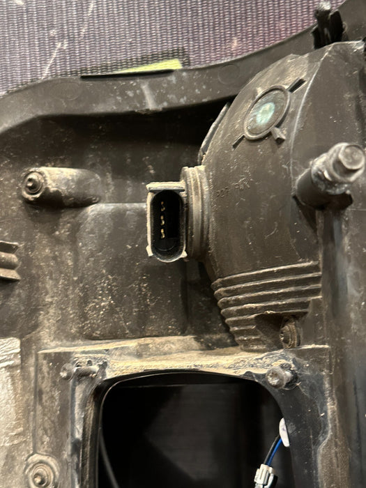 2023-2024 FORD F350 PASSENGER RIGHT HALOGEN TAIL LIGHT OEM *READ/SCUFFS*