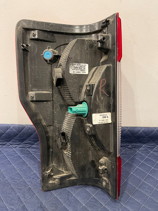 2017-2019 FORD F250 F350 HALOGEN PASSENGER RIGHT TAILLIGHT OEM