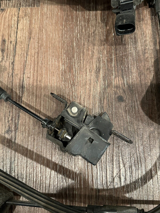 2017-18 AUDI R8 HOOD LATCH RELEASE CABLE ASSEMBLY OEM