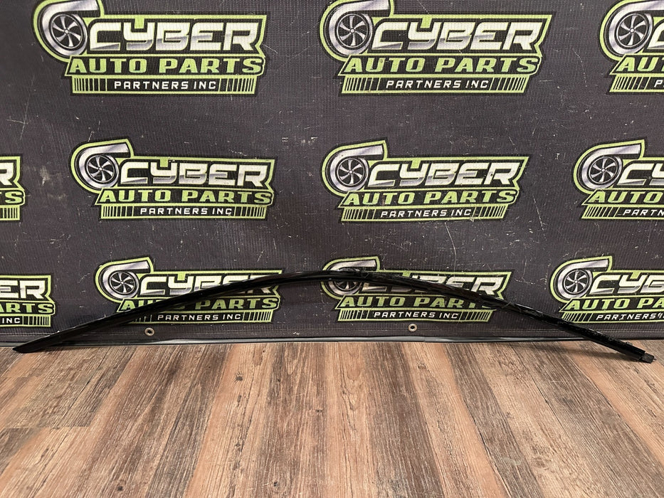 2020 BMW M4 F82 FRONT LEFT DOOR WINDOW FRAME MOULDING OEM