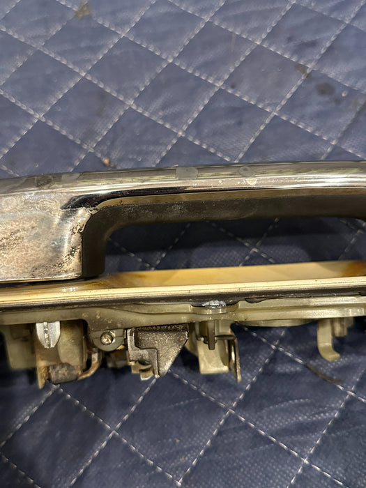 2017-2019 FORD F250 F350 REAR RIGHT DOOR HANDLE TRI COAT (UG) OEM *BURN DAMAGE*