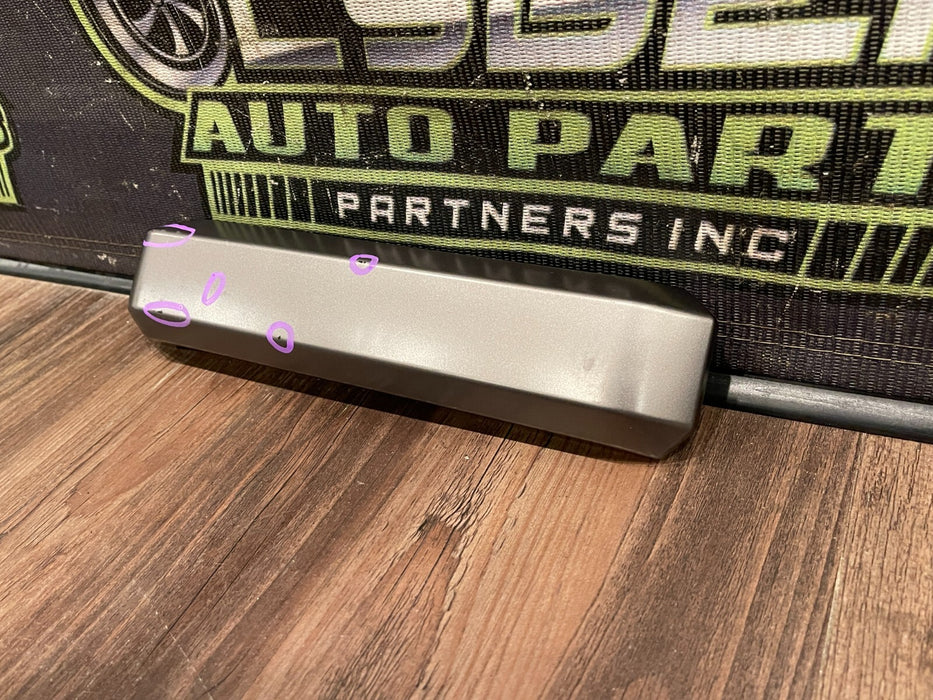 2017-2019 FORD F250 F350 REAR PASSENGER RIGHT DOOR PANEL HANDLE COVER OEM *CHIPS