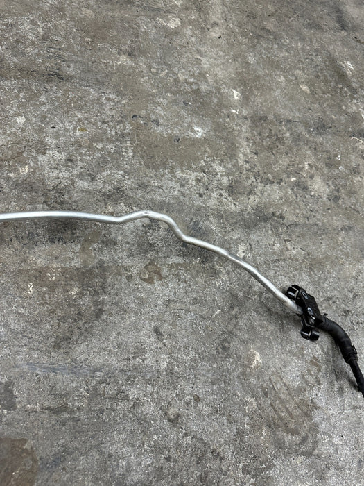 2014 AUDI R8 5.2L V10 CENTER VENT TUBE BREATHER LINE 420 121 465 A