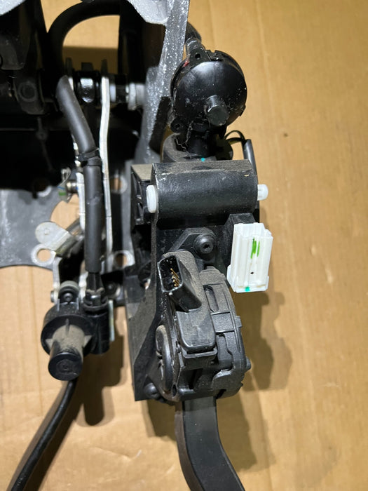 2017 RAM 2500 3500 MEGA CAB LARAMIE GAS BRAKE PEDAL ASSEMBLY OEM 2013-2018