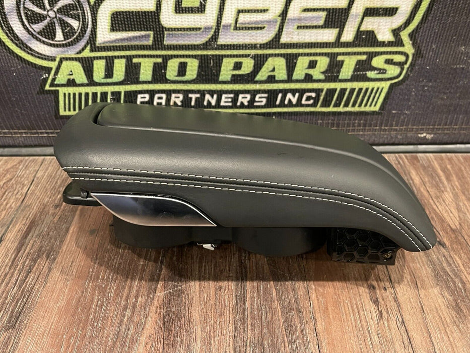 2017-18 AUDI R8 PLUS SPYDER CENTER CONSOLE LID W CUP HOLDER ARM REST OEM