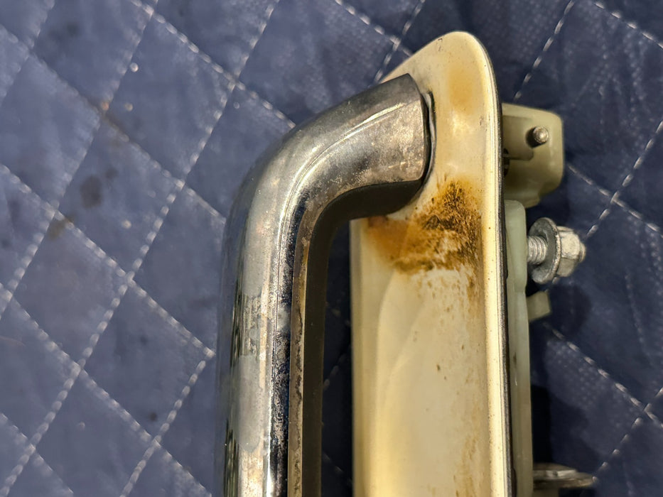 2017-2019 FORD F250 F350 FRONT RIGHT DOOR HANDLE TRI COAT (UG) OEM *BURN DAMAGE*