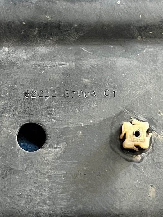 2016 2018 NISSAN TITAN XD PLATINUM FRONT RIGHT BUMPER BRACKET 62222-EZ00A