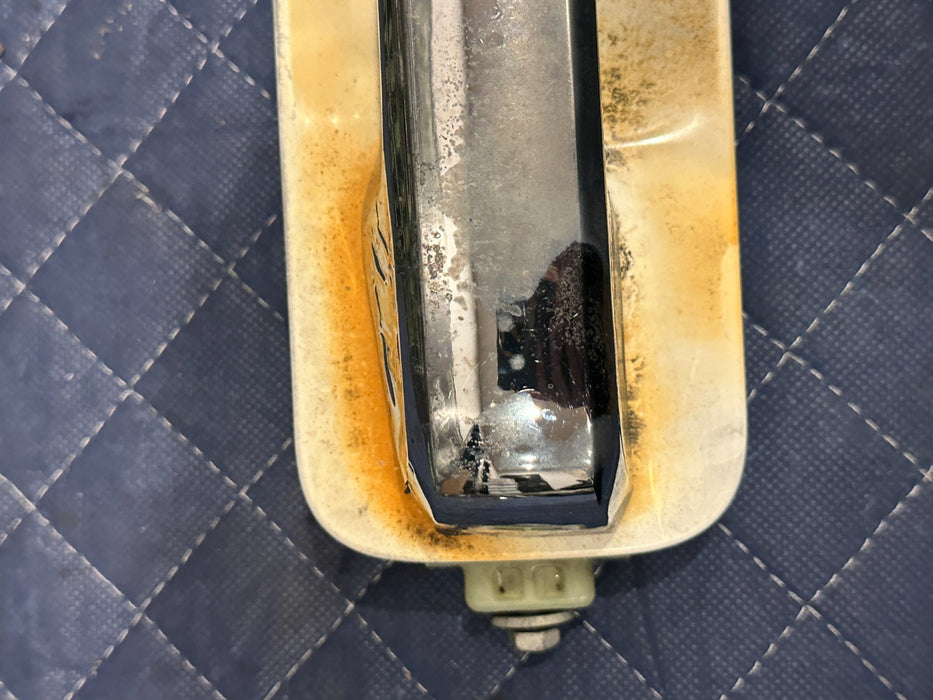 2017-2019 FORD F250 F350 FRONT RIGHT DOOR HANDLE TRI COAT (UG) OEM *BURN DAMAGE*